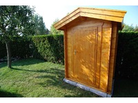 Satteldachhaus 28 mm Blockbohle           , Einzeltuer geschlossen 2